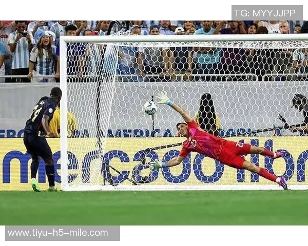 梅西射门击中横梁后麦卡利斯特破门助阿根廷领先1-0