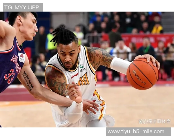 里德半场状态火热11投8中狂砍19分5篮板展现超强实力 里德半场状态火热11投8中狂砍19分5篮板展现超强实力